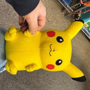 2022 Pokémon pikachu 10” plush toy